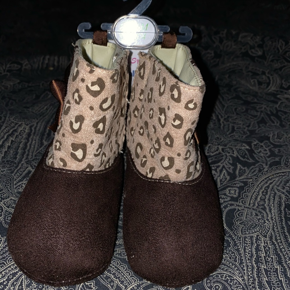 Girls boots